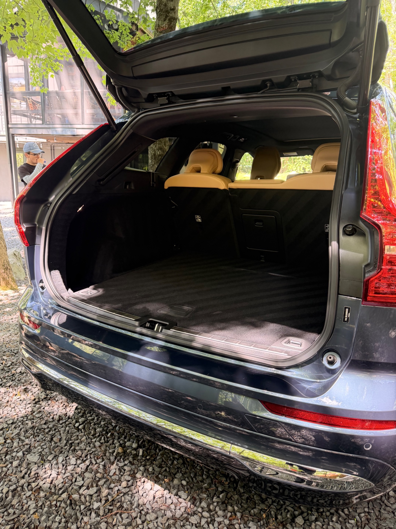 Volvo XC60 cargo area after interior detail