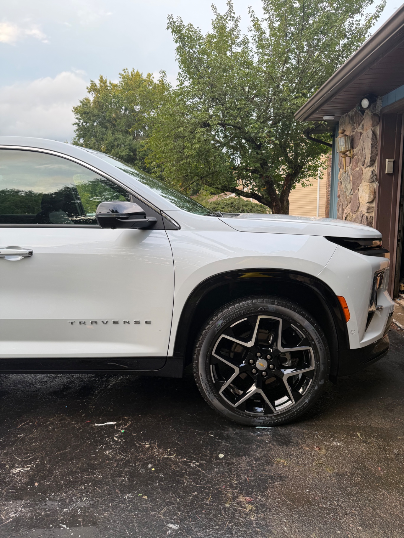 Chevrolet Traverse passenger-side door and wheel after exterior detail